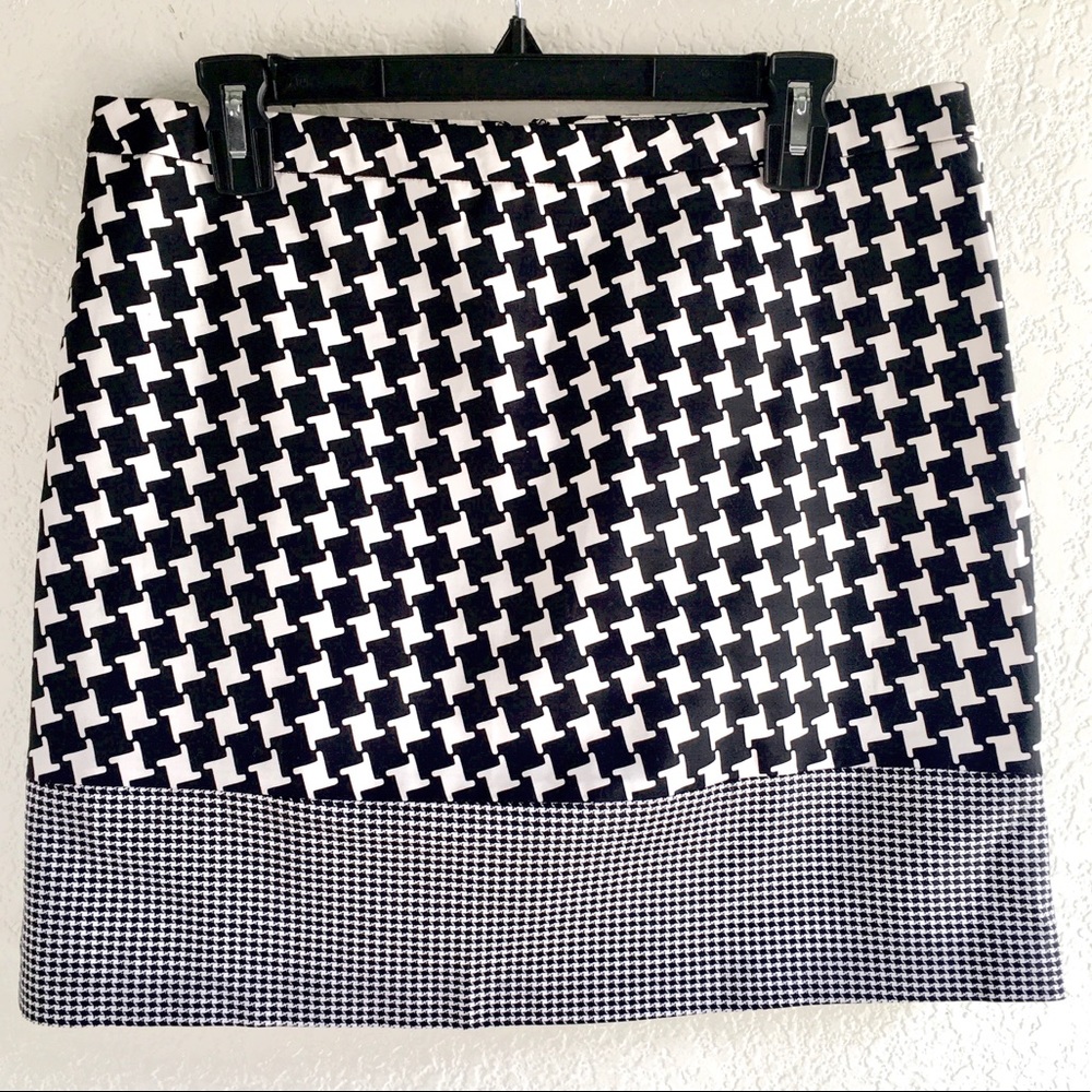 Houndstooth stretch mini skirt SIZE 10